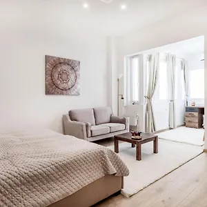https://viktoria-design-studio-apartment.inbudapesthotels.com