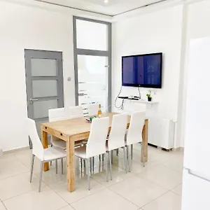 https://luxury-apartment-in-the-centre-with-a-place-for-barbecue-party.inbudapesthotels.com